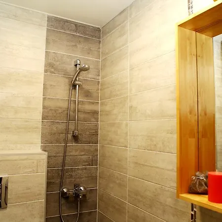 فيلة Heaven Hills