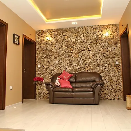 فيلة Heaven Hills *