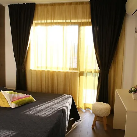 فيلة Heaven Hills