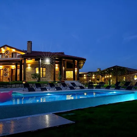 فيلة Heaven Hills