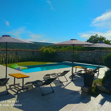 Heaven Hills Villa Tsurkva